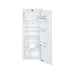 Įmontuojamas šaldytuvas...